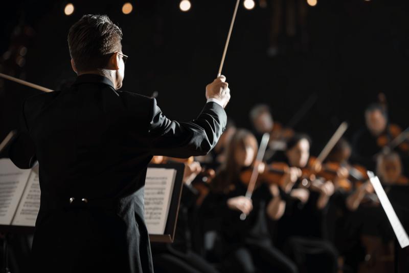 A conductor leading an orchestra, symbolizing how ExecutorService manages and orchestrates multiple threads, coordinating their execution seamlessly.